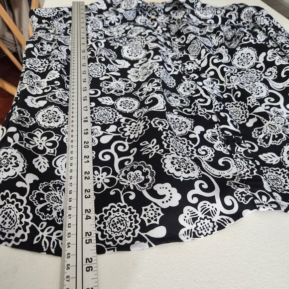 Notations Blouse Womans Size 1X Button-Up Floral Print Black White - Picture 9 of 15